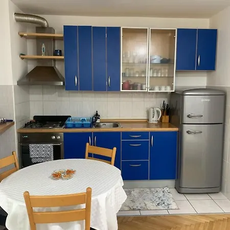 Leko Apartment *